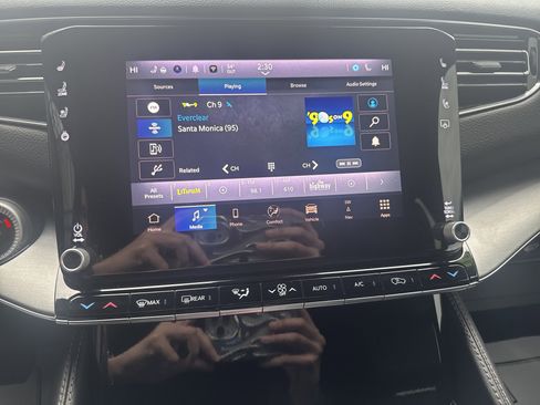 Used 2024 Jeep Wagoneer L Series II image 26