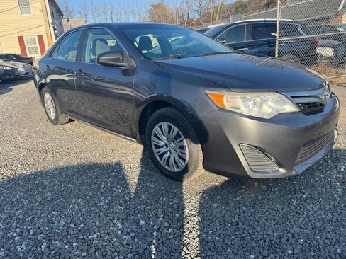 Used 2014 Toyota Camry LE image 3