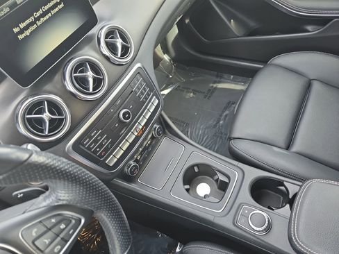 Used 2019 Mercedes-Benz GLA 250 4MATIC image 25