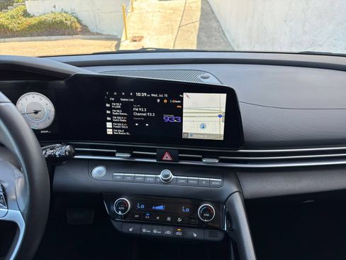 Used 2025 Hyundai Elantra SEL FWD image 17