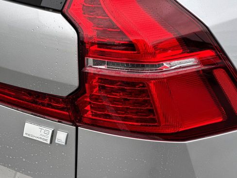 Used 2021 Volvo XC60 T8 R-Design w/ Advanced Package image 33