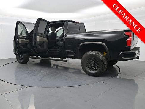 Used 2025 Chevrolet Silverado 2500 ZR2 w/ Technology Package image 40
