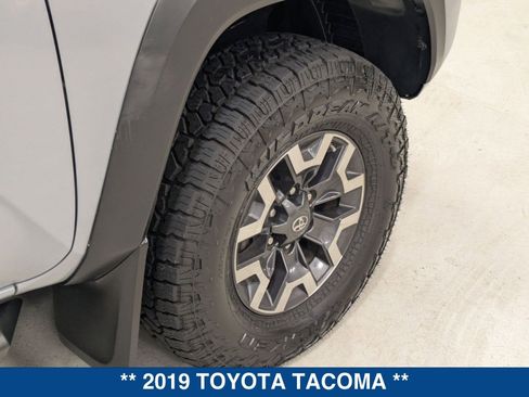Used 2019 Toyota Tacoma TRD Off-Road image 12