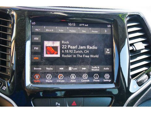 Used 2019 Jeep Cherokee Limited AWD/4WD image 23
