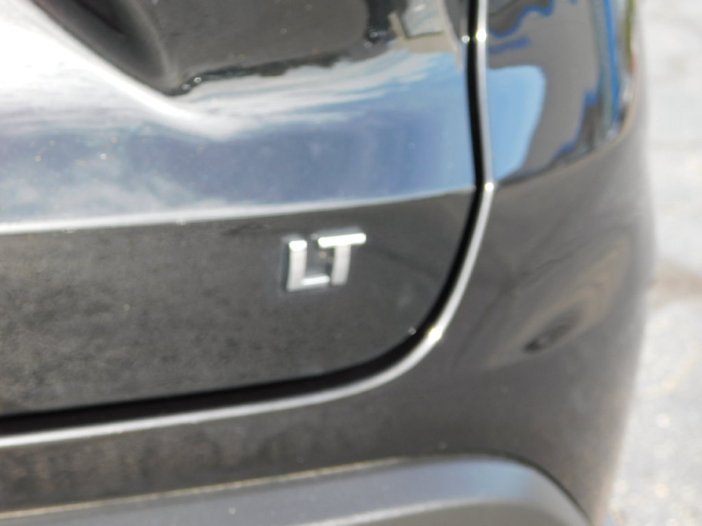 Used 2025 Chevrolet Trax LT FWD image 38