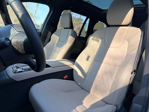 Certified 2025 Volvo XC90 B6 Plus image 25