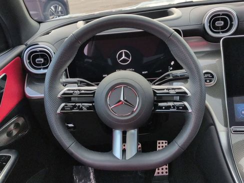 Used 2025 Mercedes-Benz GLC 300 4MATIC image 24