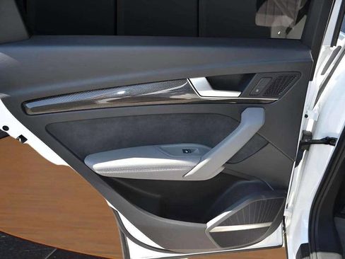 Used 2018 Audi SQ5 Premium Plus w/ Navigation Package image 22