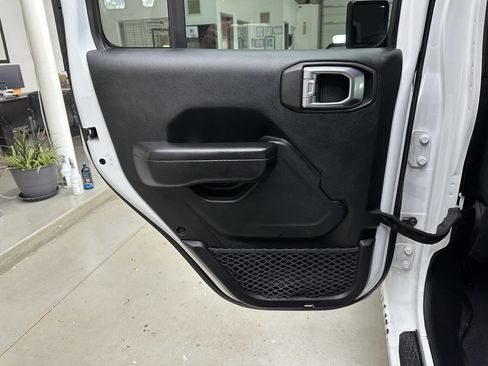 Used 2018 Jeep Wrangler Unlimited Sport S AWD/4WD image 12