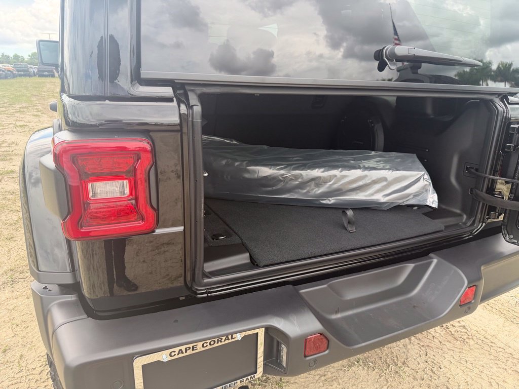 New 2027 Jeep Wrangler Unlimited Sahara AWD/4WD image 38