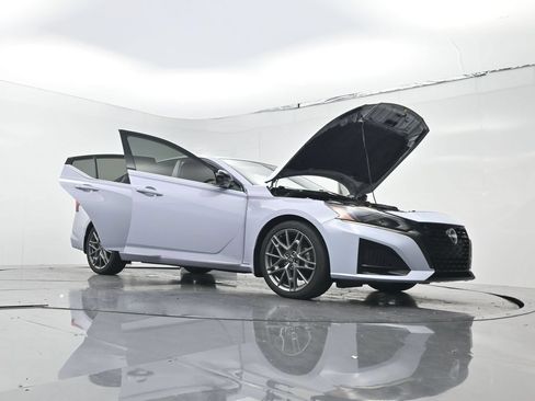 Used 2024 Nissan Altima 2.0 SR FWD image 28