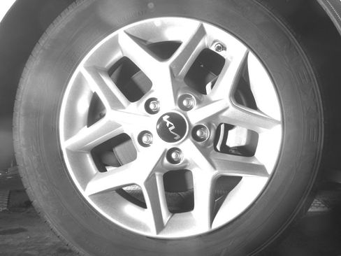 Used 2025 Kia Soul LX w/ LX Technology Package FWD image 13