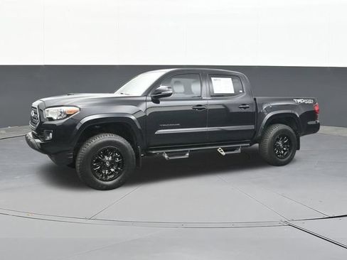 Used 2019 Toyota Tacoma TRD Sport w/ Technology Package AWD/4WD image 7