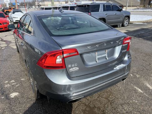 Used 2017 Volvo S60 T5 Inscription image 9