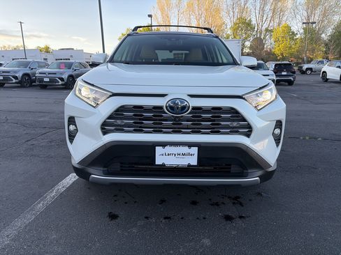 Used 2019 Toyota RAV4 Limited image 3
