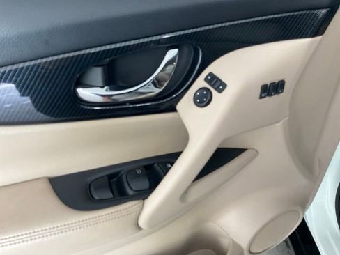 Used 2020 Nissan Rogue SL w/ Premium Package FWD image 6