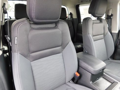 Used 2023 Nissan Frontier SV w/ SV Convenience Package image 25