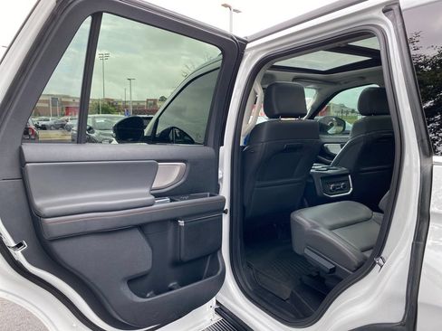 Used 2025 Ford Expedition Active AWD/4WD image 30
