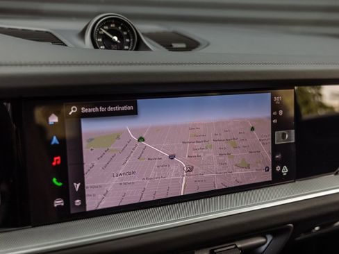 Used 2025 Porsche Cayenne Coupe image 19