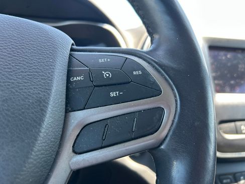 Certified 2019 Jeep Cherokee Latitude Plus FWD image 15