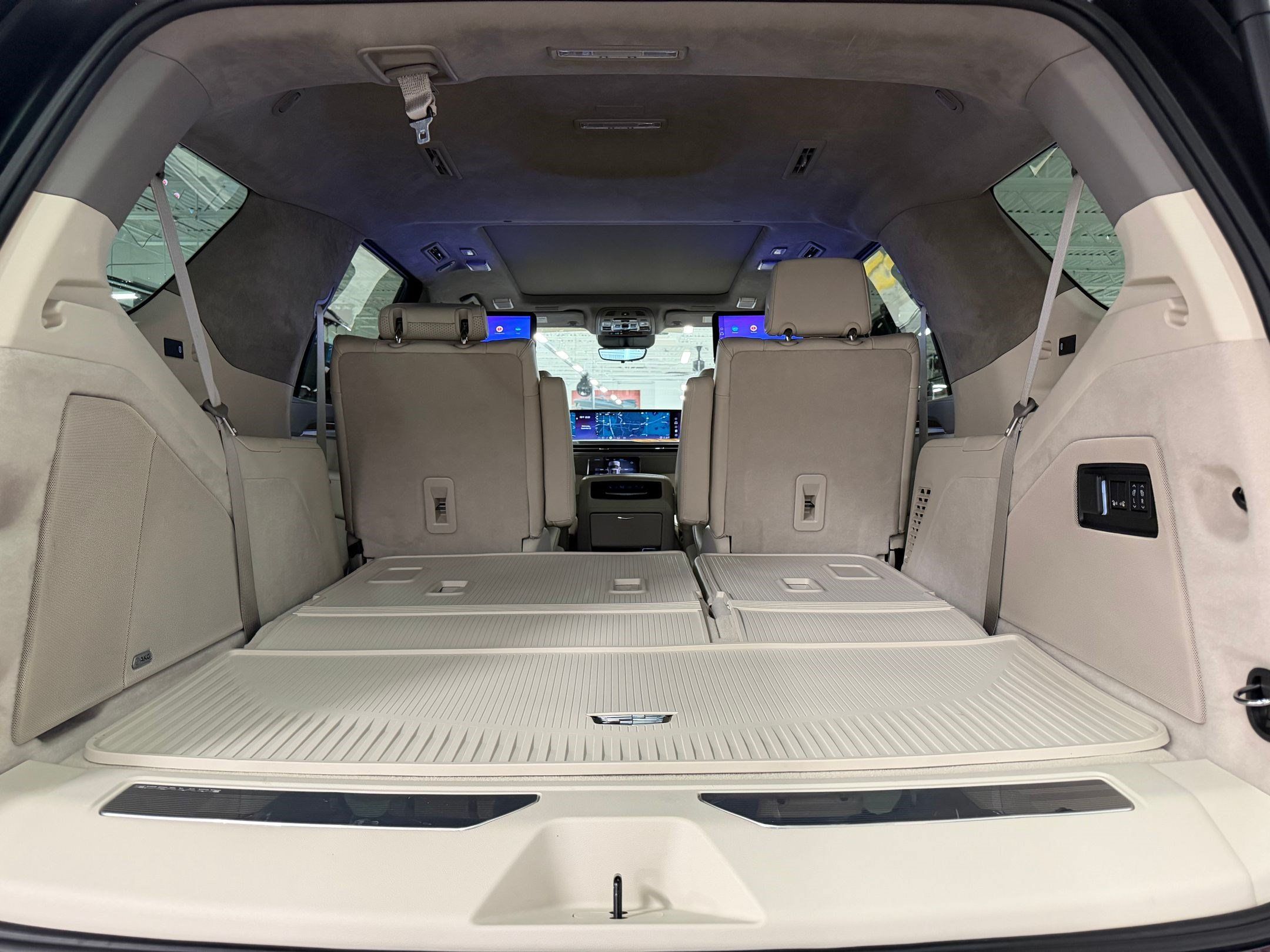 Certified 2025 Cadillac Escalade Sport Platinum w/ LPO, ONYX Package AWD/4WD image 41