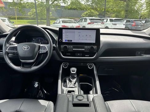 Used 2024 Toyota Grand Highlander AWD image 15