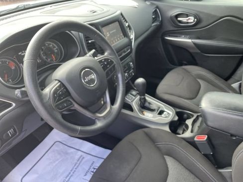 Used 2021 Jeep Cherokee Latitude FWD image 11