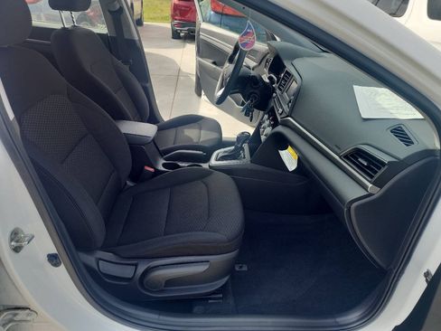 Used 2019 Hyundai Elantra SE w/ Cargo Package FWD image 12