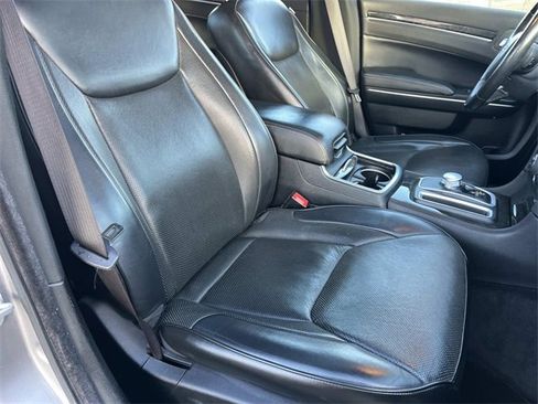 Used 2017 Chrysler 300 C image 24