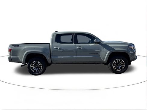 Used 2022 Toyota Tacoma TRD Sport image 2