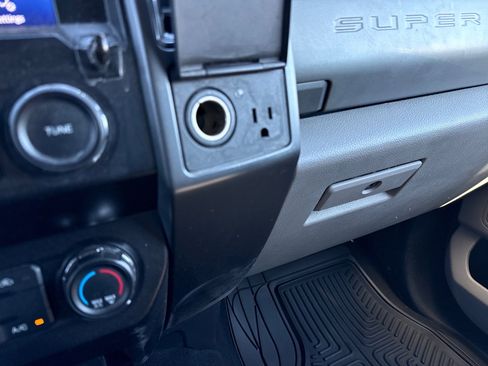 Used 2021 Ford F250 XLT w/ FX4 Off-Road Package image 19