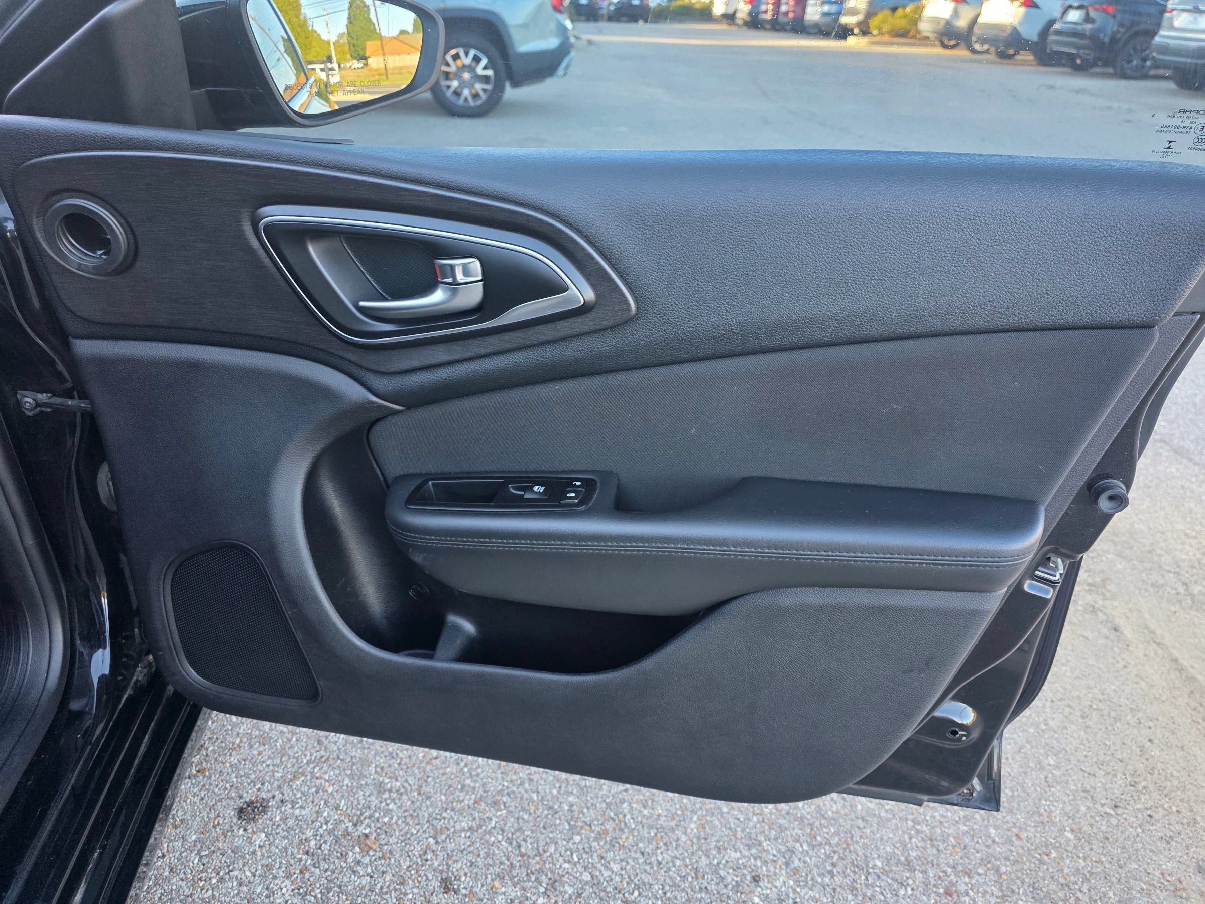 Used 2016 Chrysler 200 Limited FWD image 5