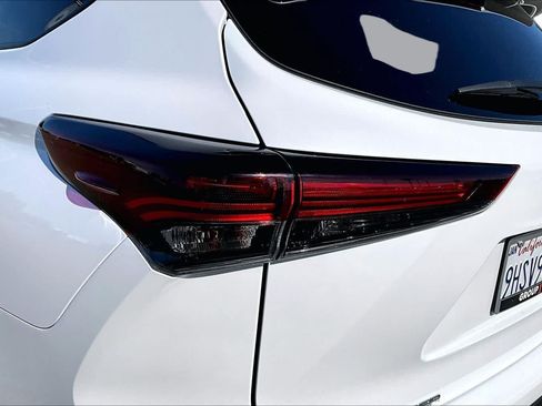 Certified 2024 Toyota Highlander XSE AWD/4WD image 28