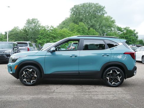 Certified 2025 Kia Seltos EX w/ EX Sunroof Package AWD/4WD image 4