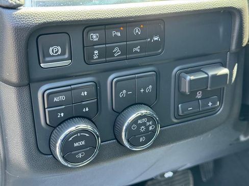 New 2025 Chevrolet Suburban RST w/ RST Capability Package AWD/4WD image 16