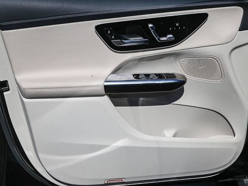Used 2024 Mercedes-Benz GLC 300 4MATIC image 19