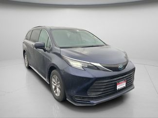 Used 2022 Toyota Sienna LE w/ LE Plus Package video 2