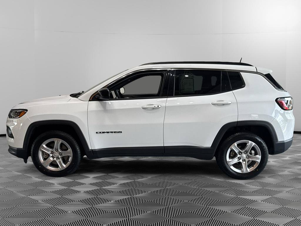 Used 2024 Jeep Compass Latitude AWD/4WD image 2