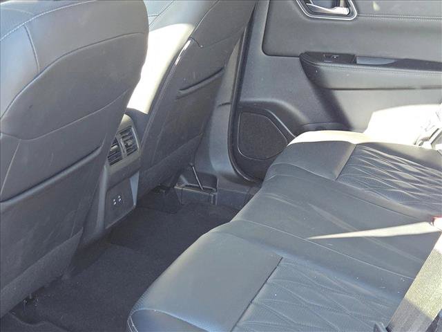 Used 2024 Nissan Rogue Platinum FWD image 19