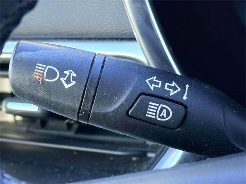 Used 2019 Chevrolet Equinox LT w/ Driver Convenience Package image 26