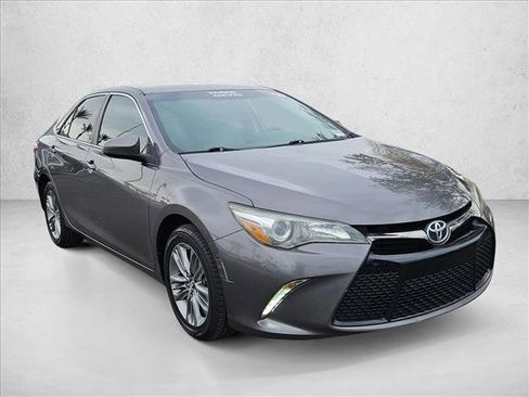 Used 2016 Toyota Camry SE image 2