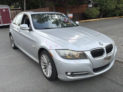 Used 2011 BMW 335i xDrive Sedan AWD/4WD image 4