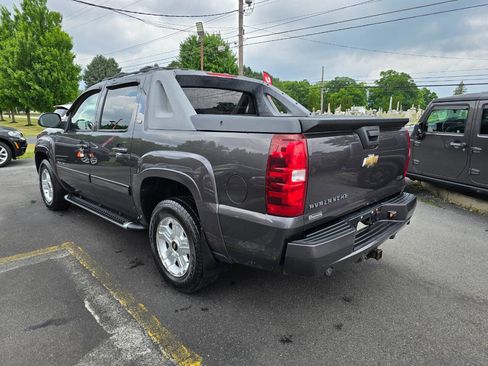 Used 2011 Chevrolet Avalanche LT w/ Luxury Package AWD/4WD image 5