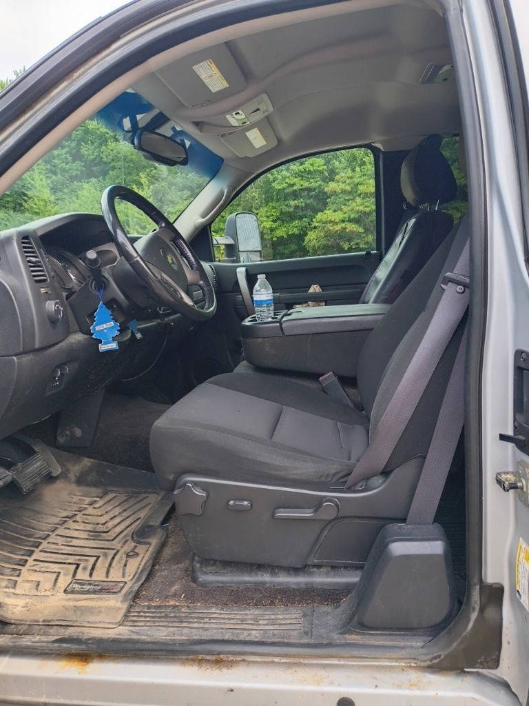 Used 2011 Chevrolet Silverado 2500 LT w/ Interior Plus Package AWD/4WD image 5