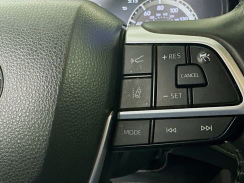 Used 2024 Toyota Highlander LE image 17