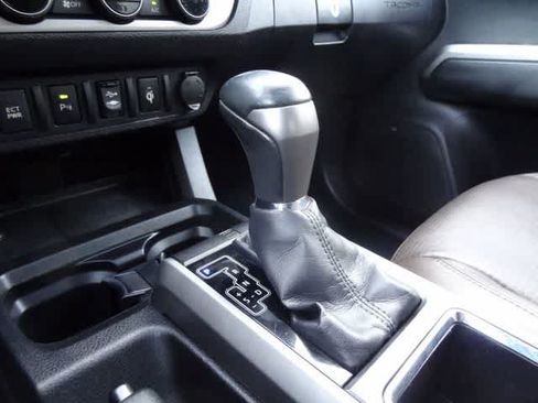 Used 2016 Toyota Tacoma Limited AWD/4WD image 35