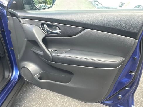 Used 2018 Nissan Rogue SV FWD image 33