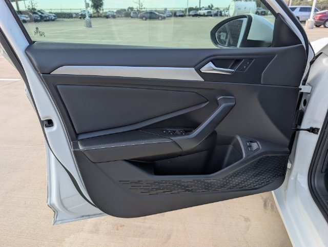 Used 2022 Volkswagen Jetta SE FWD image 23