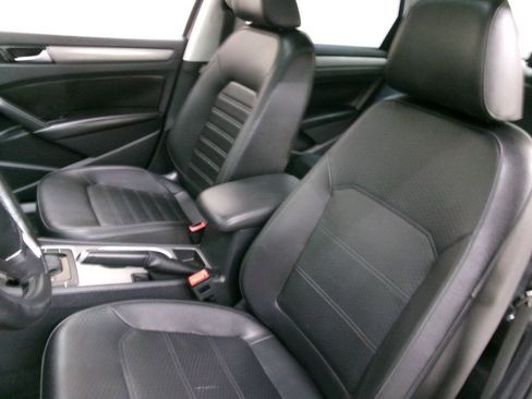 Used 2014 Volkswagen Passat 2.5 SE FWD image 19