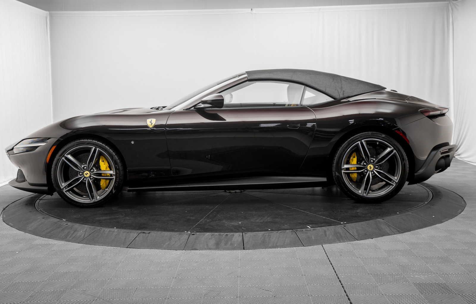 Used 2026 Ferrari Roma Spider RWD image 12